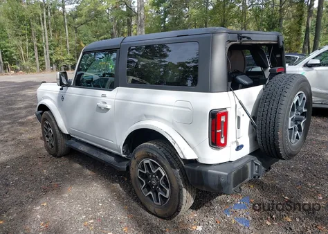 2023 Ford Bronco Outer Banks z USA, uszkodzony, nr VIN 1FMDE5AP1PLA95197